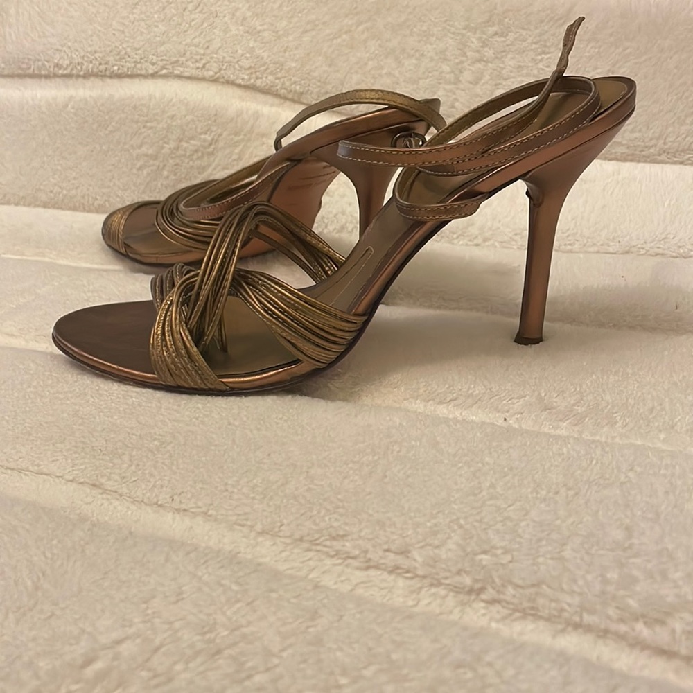Previously worn Tufi Duek old gold sandal Sz 9.5 (39)